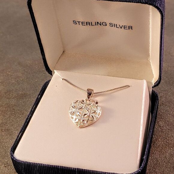 Sterling Openwork Diamond Cut Heart Pendant Necklace - New in Box - Picture 2 of 6